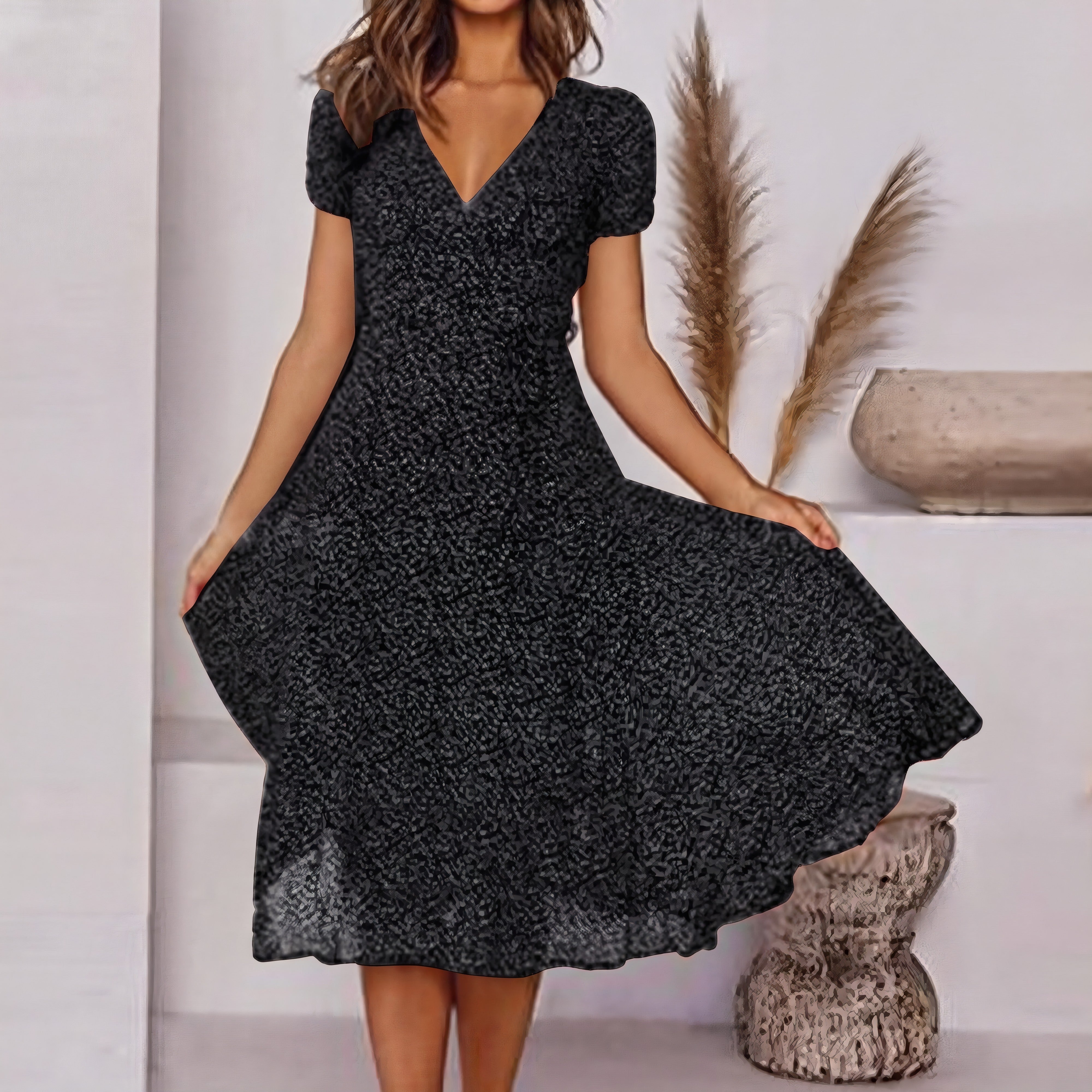 Mélodie | Robe décontractée tendance à col V Noir, photo studio