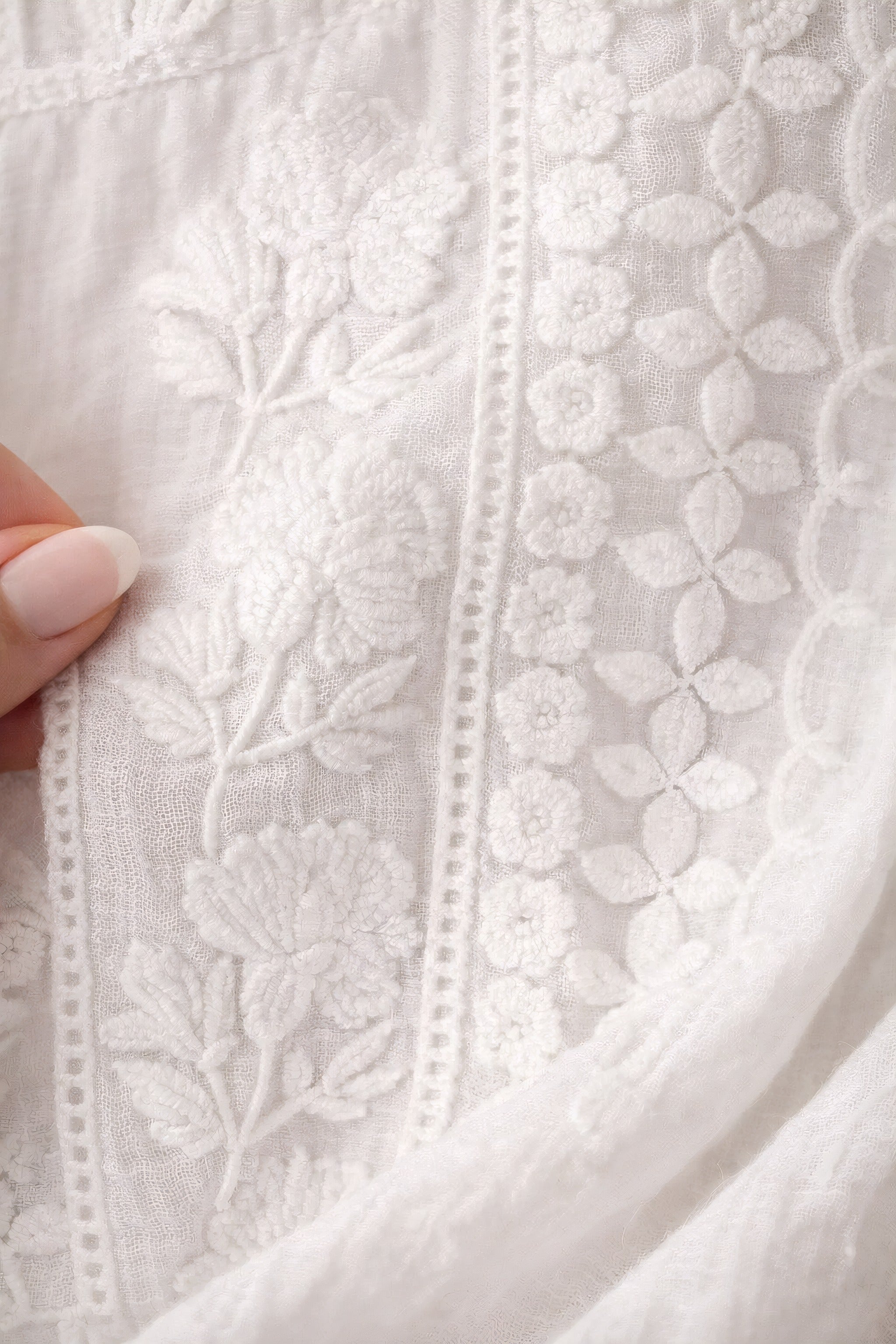 Corinne | Blouse à col rond et poignets élastiqués Blanc, photo studio