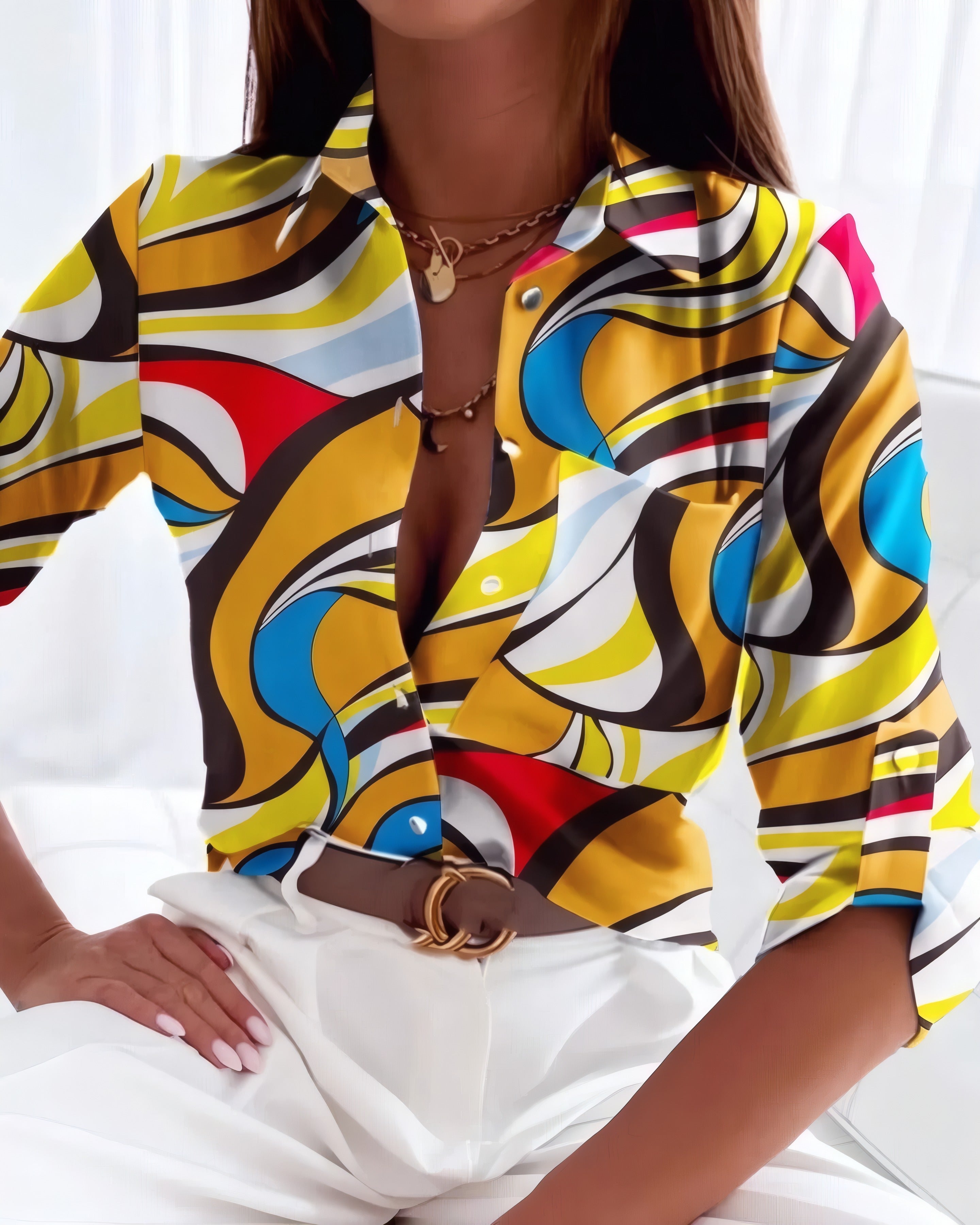 Zélie | Blouse chic à col chemise Labyrinthe jaune, photo studio