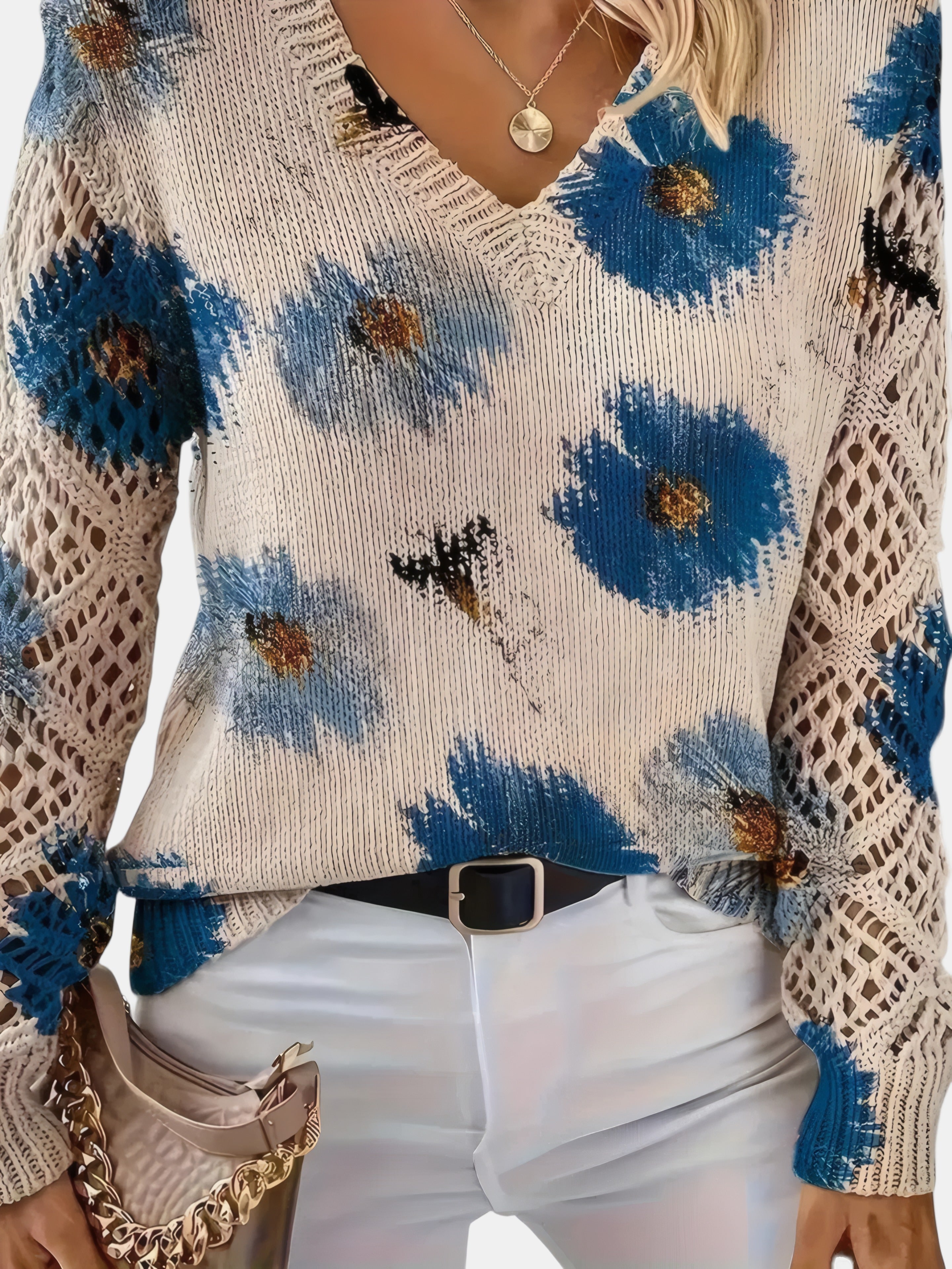 Anaïs | Pull à motif fleuri et manches au crochet Bleu, photo studio