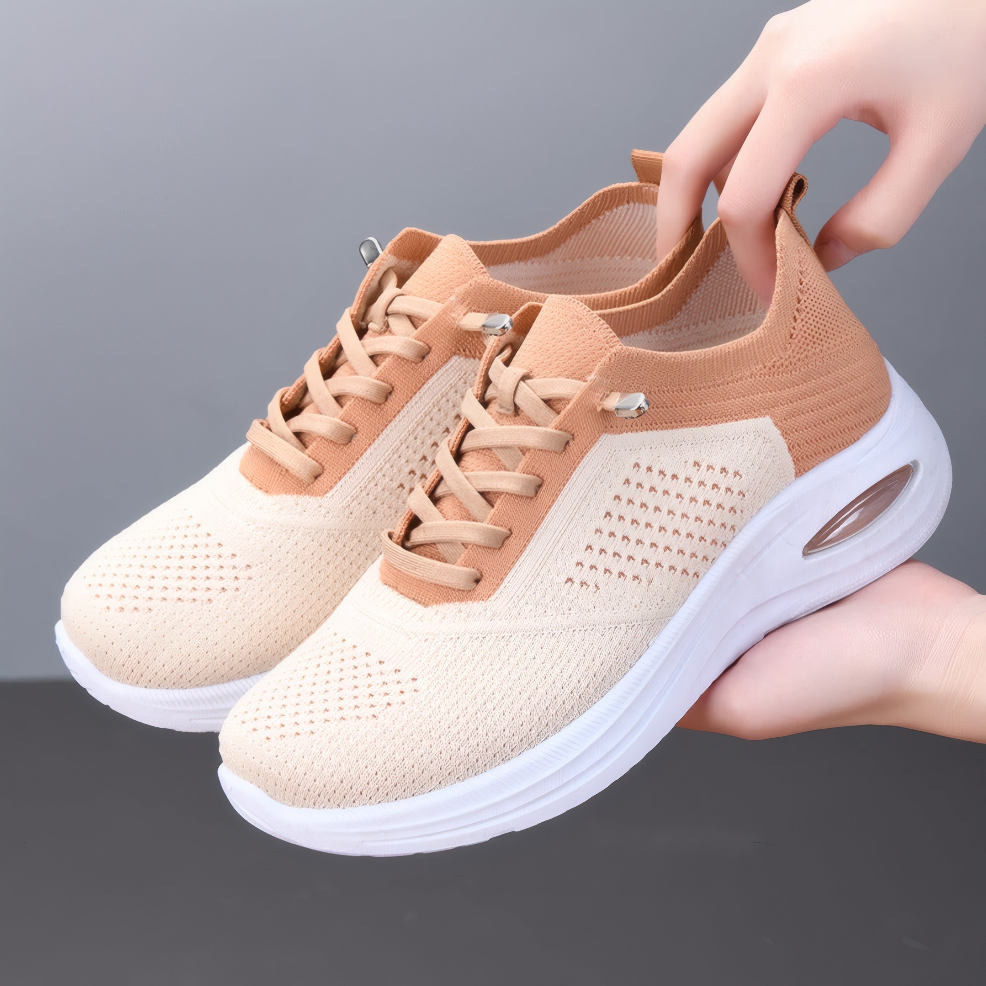 Yolande | Baskets orthopédiques à bout large Beige, photo studio