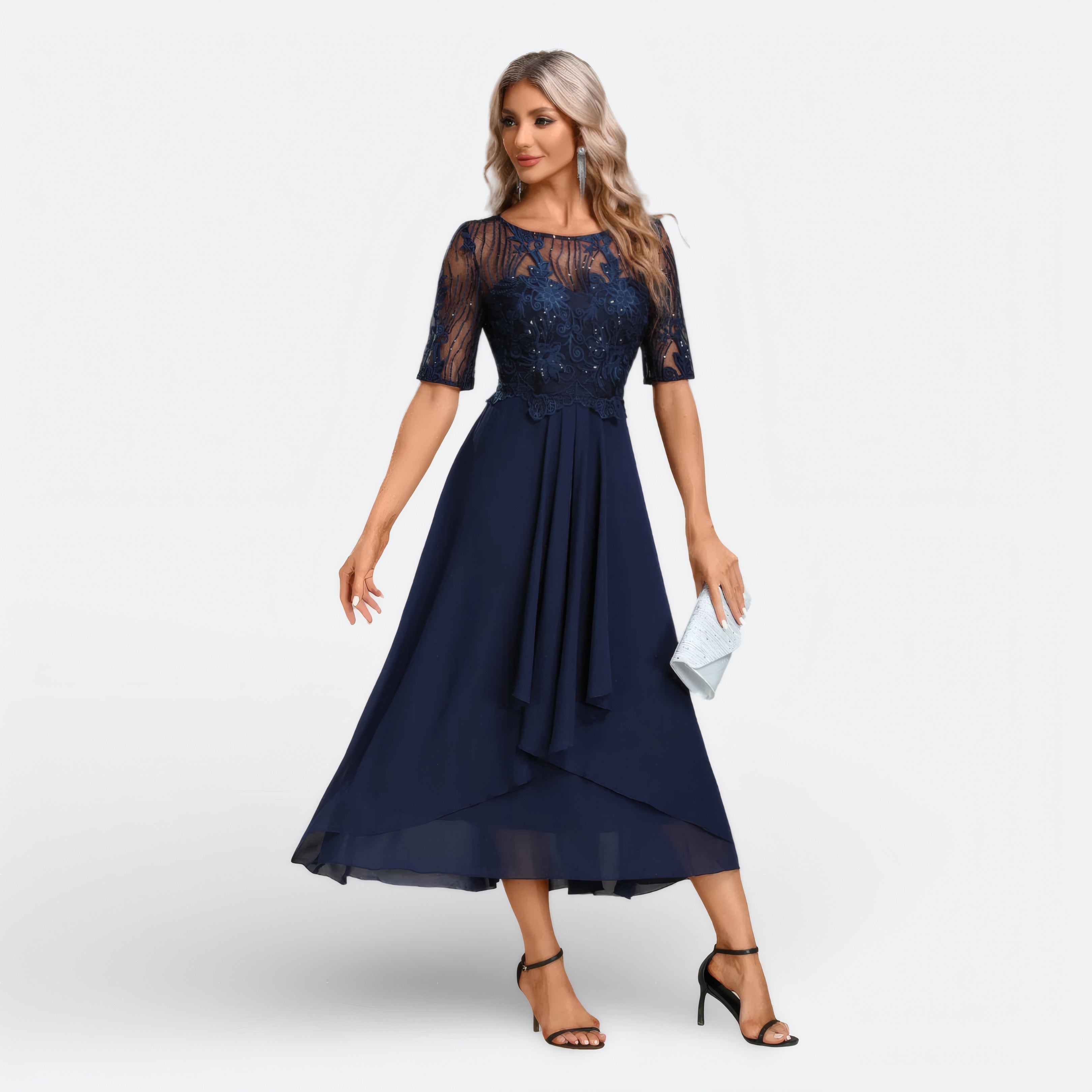Mariana | Robe en dentelle à manches courtes Bleu marine, photo studio