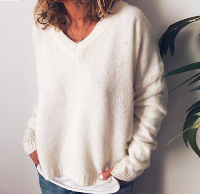 Natalia | Pull oversize chiné à col V Blanc, photo studio
