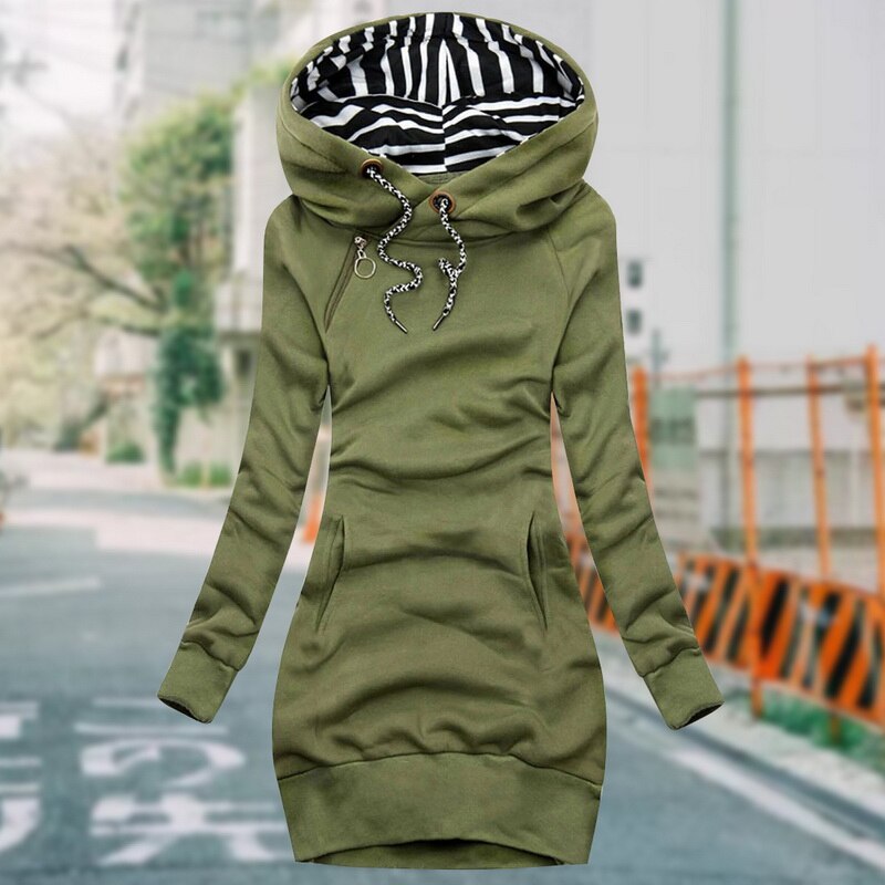 Martha | Robe-sweat longue à capuche et poche kangourou Vert, photo studio