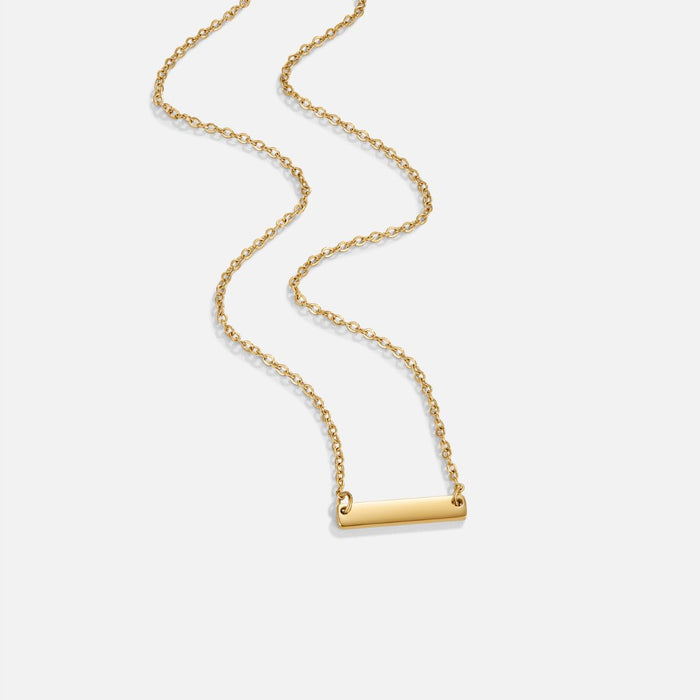 Collier doré à la forme asymétrique