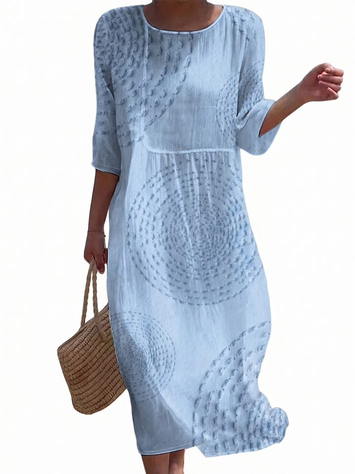 Robe décontractée brodée pour femme.