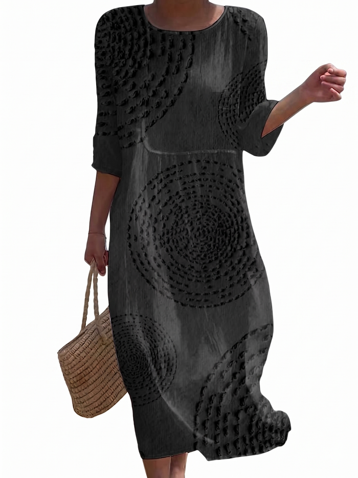 Robe décontractée pour femme avec broderies.