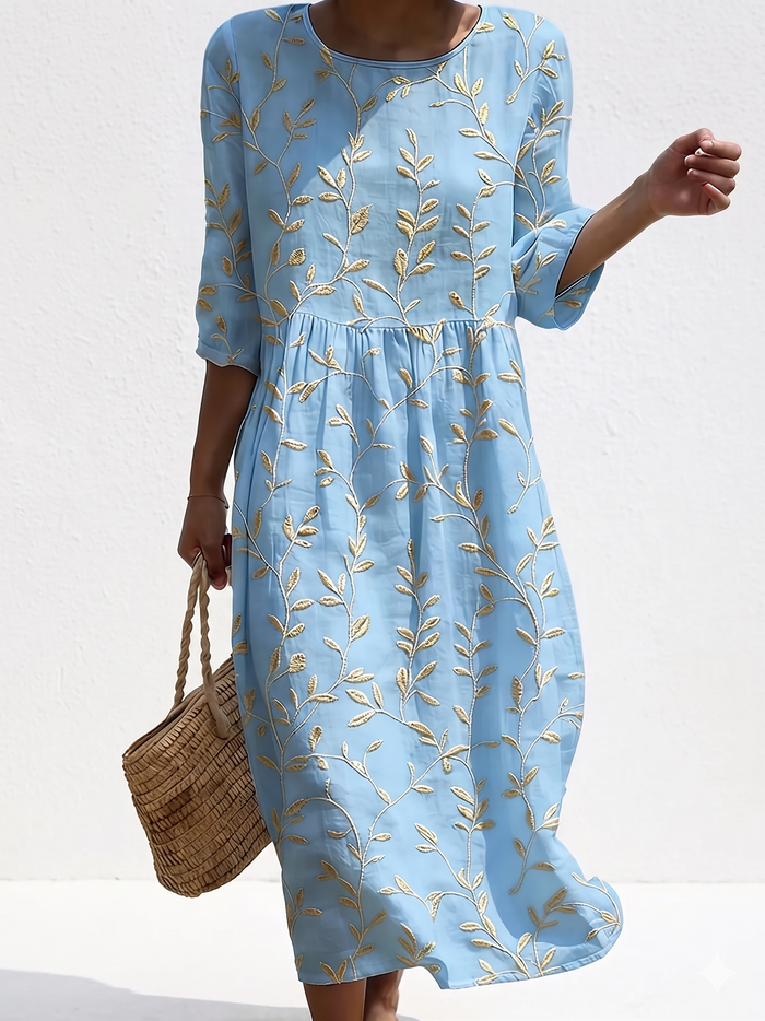 Robe féminine décontractée à motifs floraux.