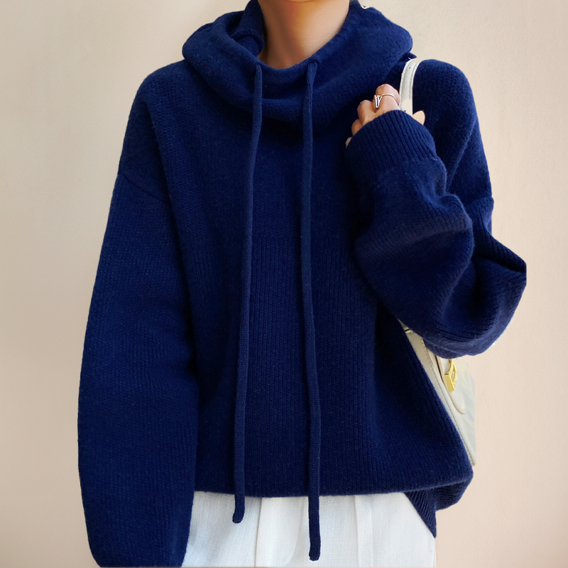 Julie | Sweat à capuche ajusté à cordon Bleu foncé, photo studio