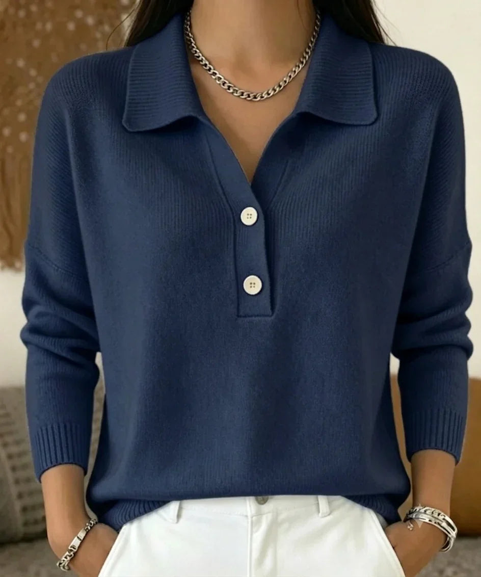 Adeline | Pull en maille à col polo et encolure V Bleu foncé, photo studio