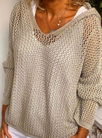 Victorine | Pull en maille ajourée à capuche et col V