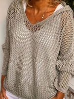 Victorine | Pull en maille ajourée à capuche et col V