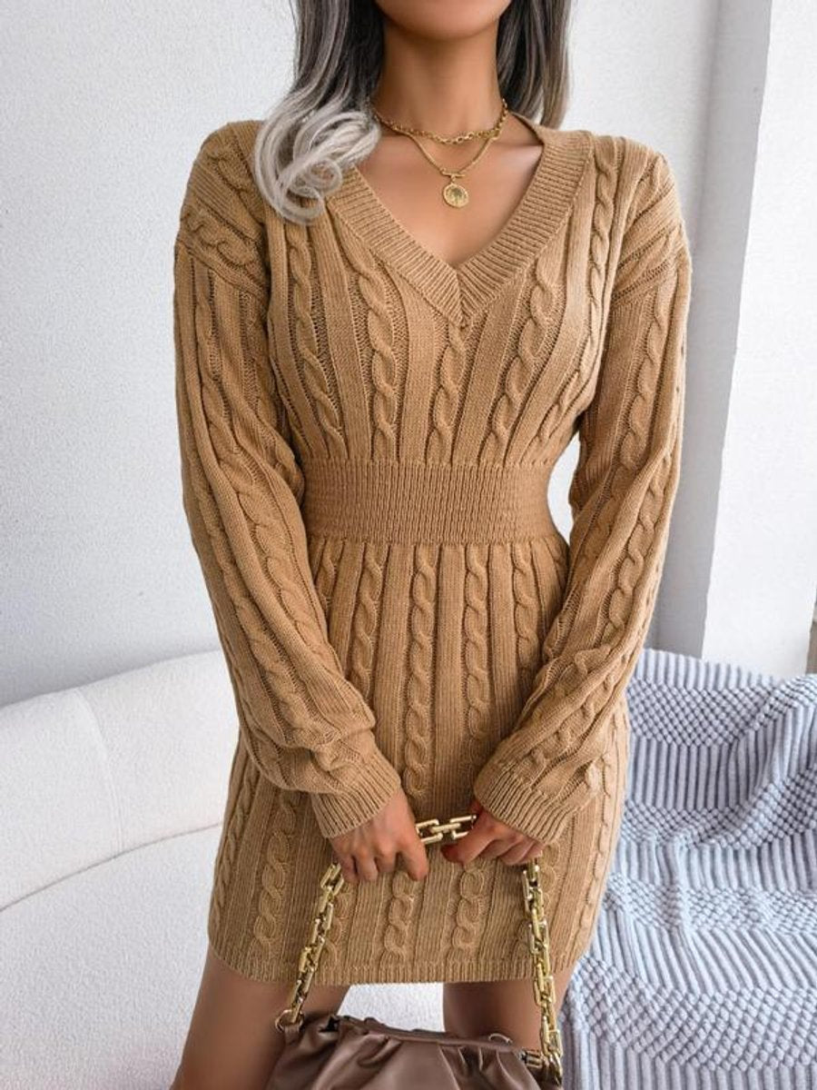 Anaïs | Robe en maille torsadée à col V Kaki, photo studio