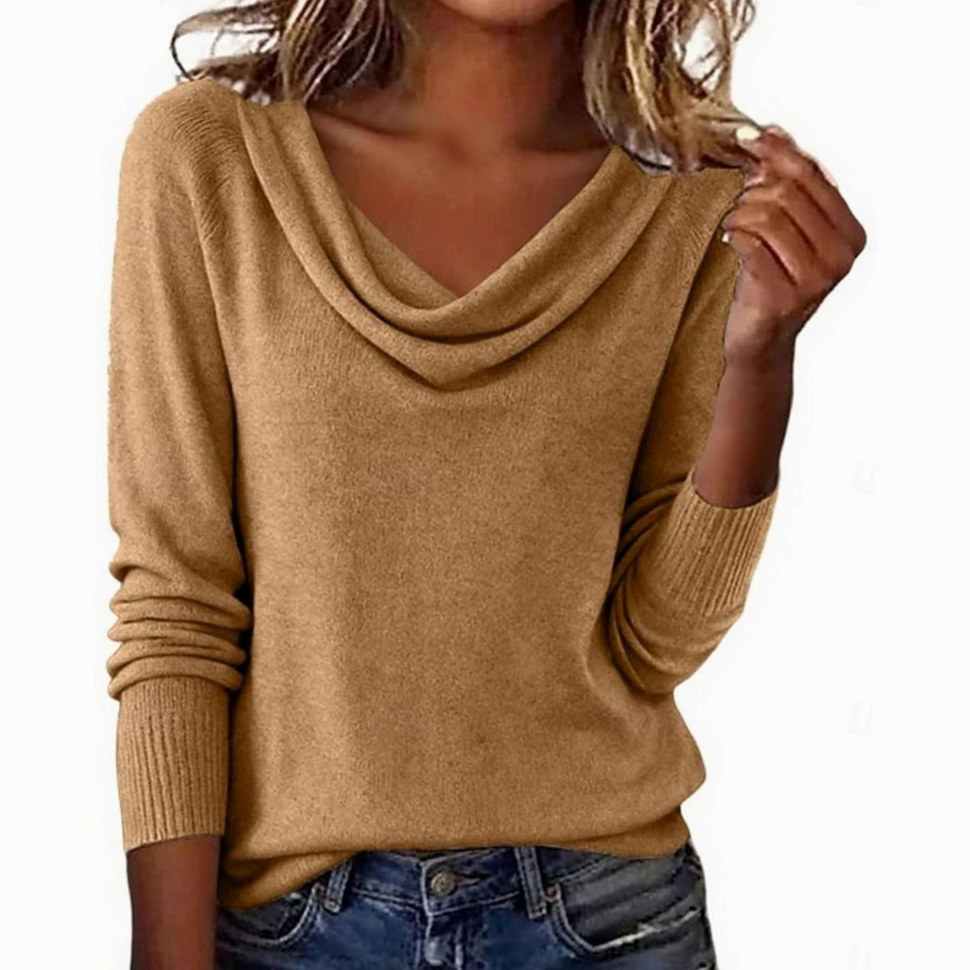 Nelly | Pull en maille à col drapé Camel, photo studio